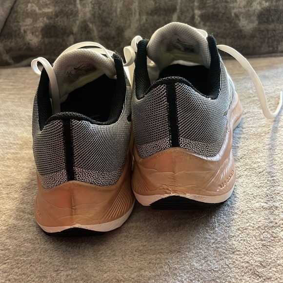 Practically brand new Women’s Nike Zoom Winflo - Picture 6 of 8